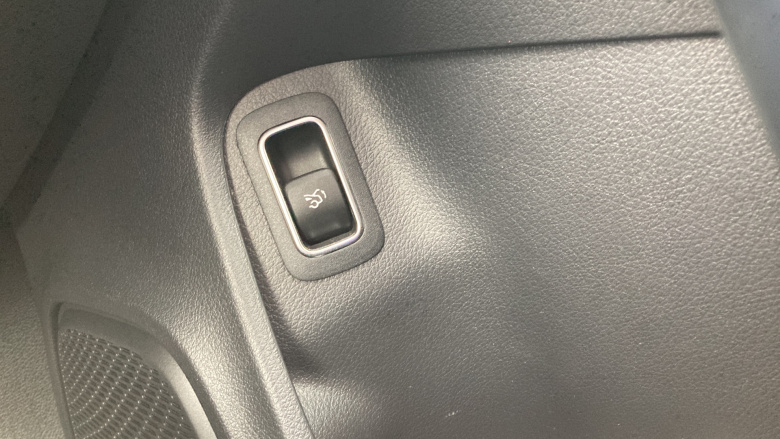 Mercedes-Benz CLA 220d AMG Line Premium 4dr Tip Auto Diesel Saloon